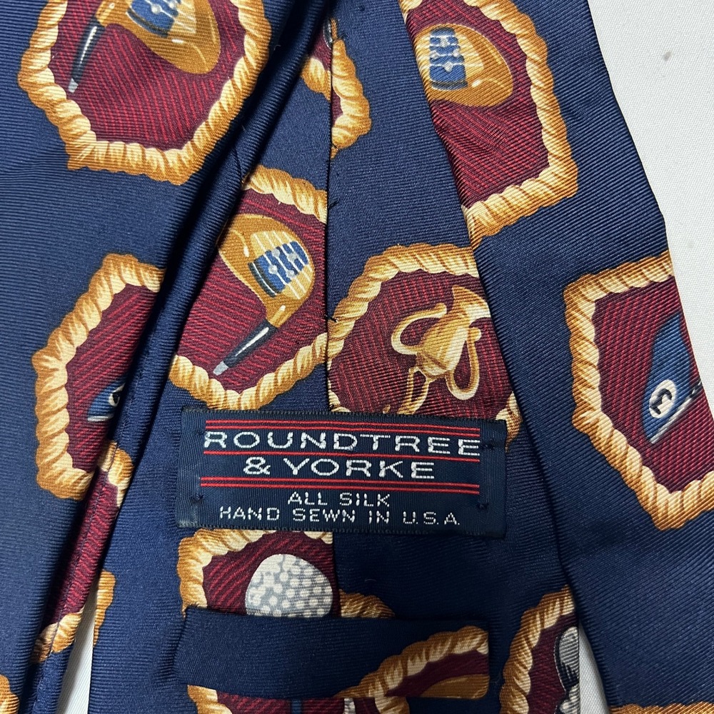 Roundtree & Yorke Necktie Golf Theme Novelty Silk Golf Clubs Trophy USA Dad Gift